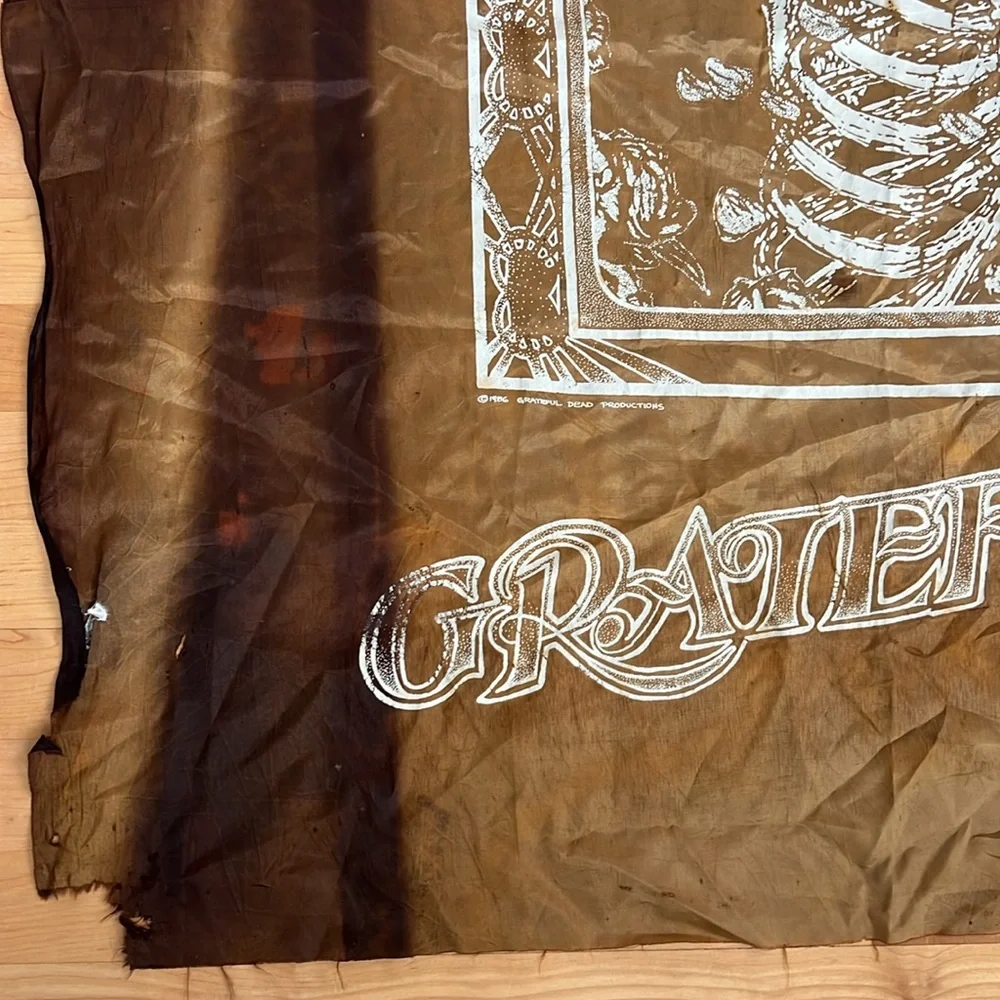 1986 Grateful Dead Skeleton Banner/Tapestry/Flag | Golden-Brown + White | 30x43